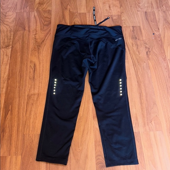 Nike Black Leggings High-Performance Activewear - Picture 5 of 9